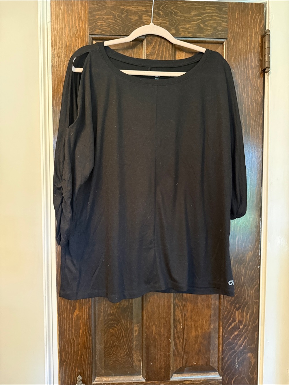 GAP Black Cold-Shoulder 3/4 Sleeve Top